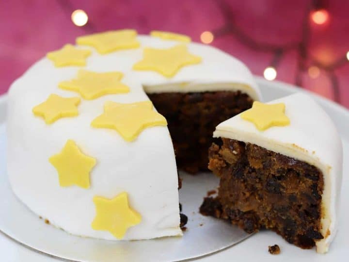 http://www.theglutenfreeblogger.com/wp-content/uploads/2020/10/gluten-free-christmas-cake-recipe-721-scaled-720x540.jpg