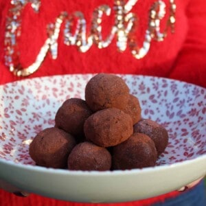 gluten free CHRISTMAS PUDDING TRUFFLES 17