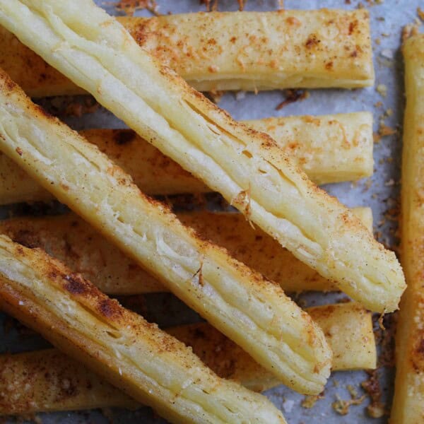 Gluten free cheese straws made with gluten free puff pastry.