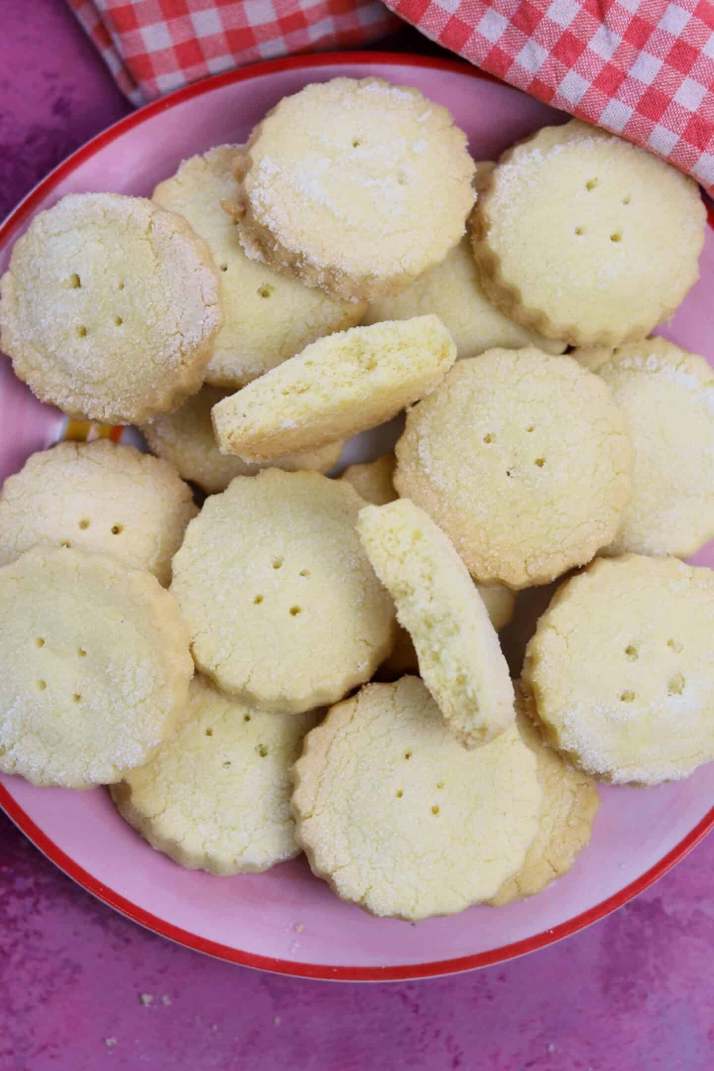 A plate of gluten free shortbread cookies.