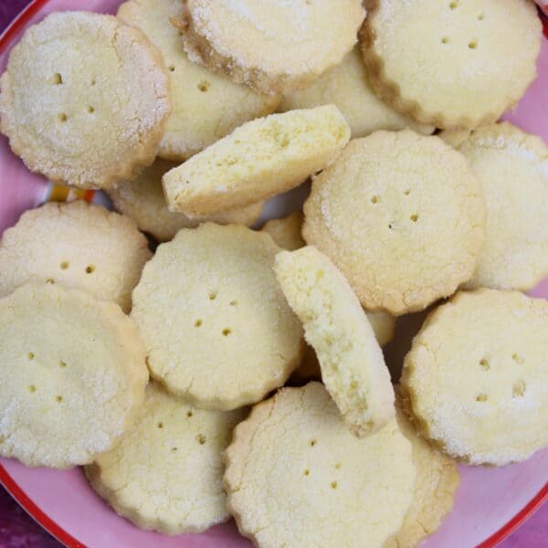 A plate of gluten free shortbread cookies.