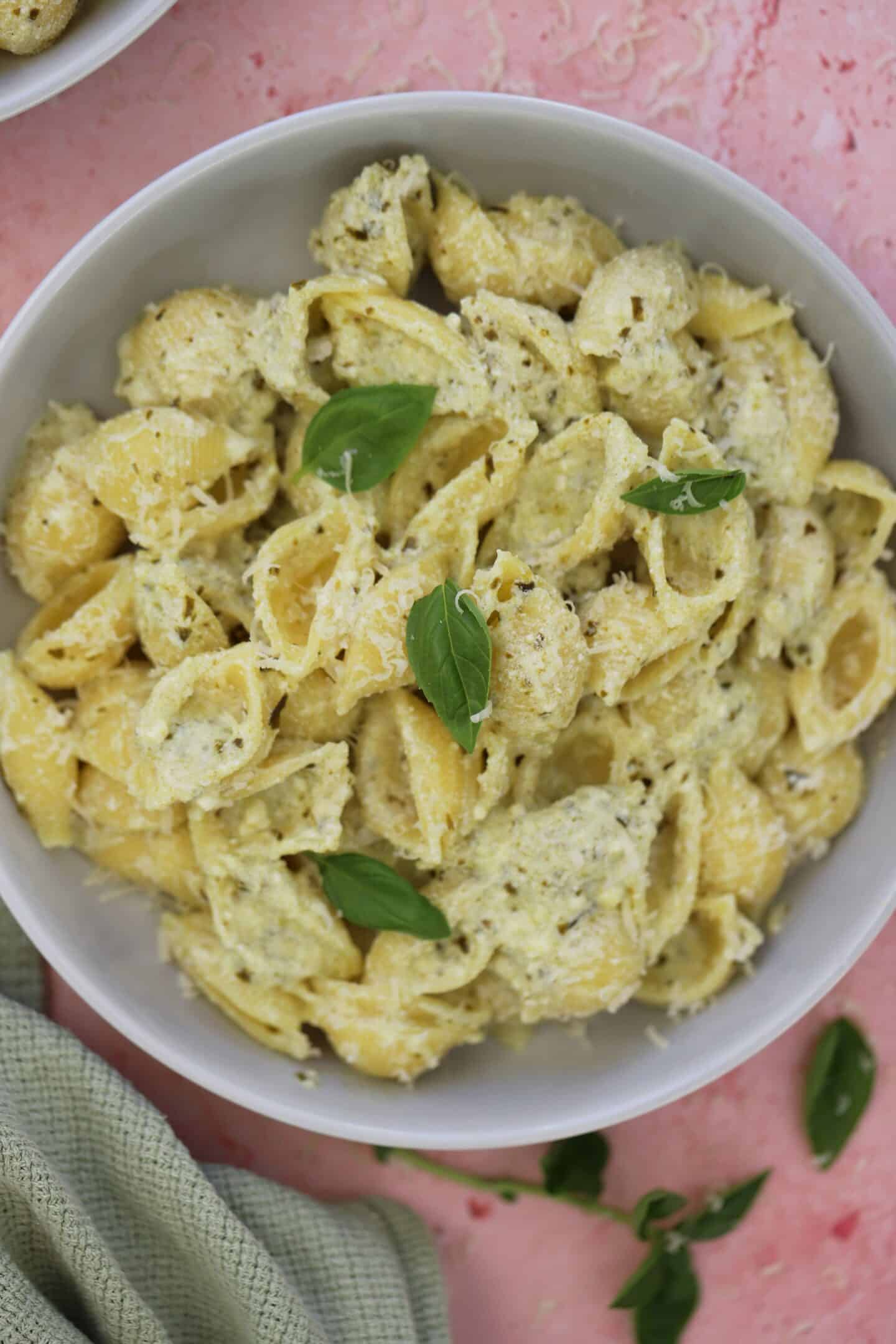 A bowl of ricotta and pesto pasta.